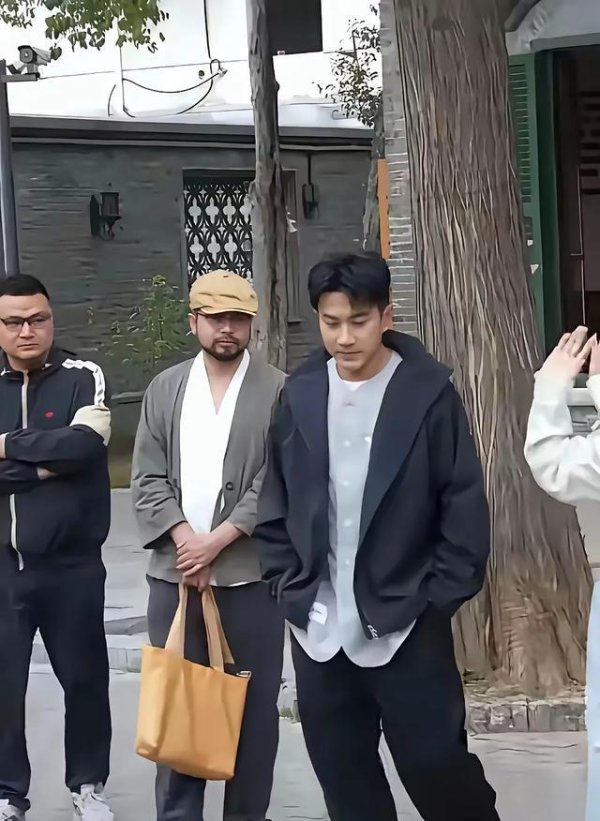 东方财富配资 51岁还保持年轻状态让人惊艳 被女顶流青睐过的人 魅力值果然不一般